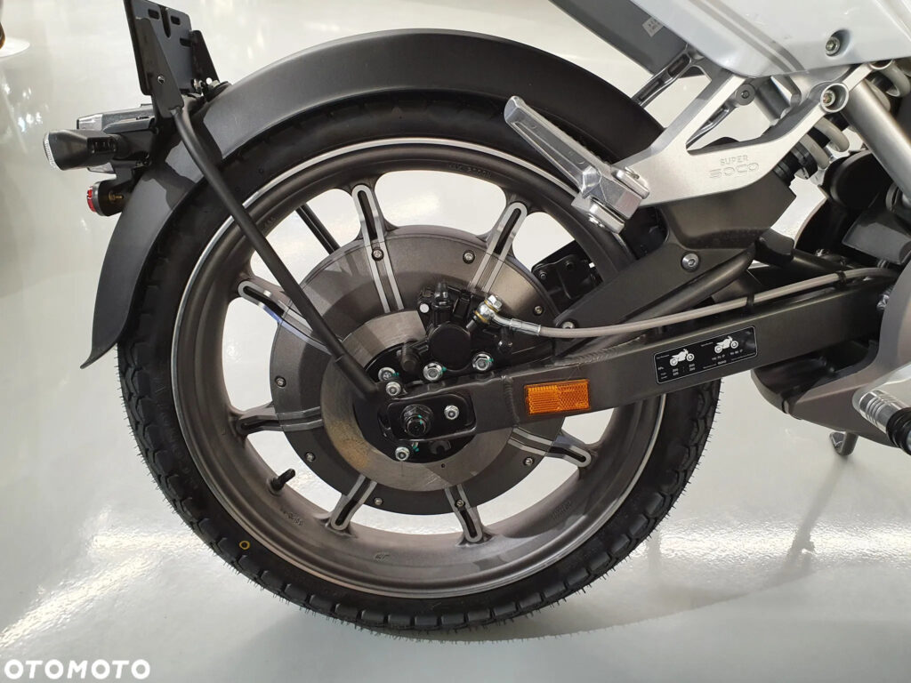 image;s=2560x0;q=100-8